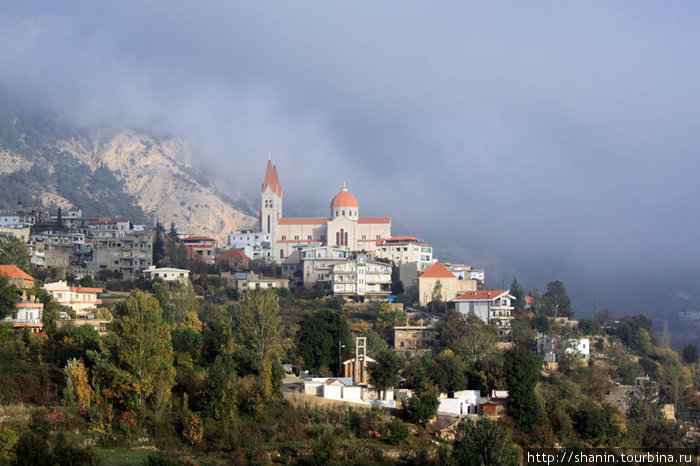 Туман с гор Бишари, Ливан