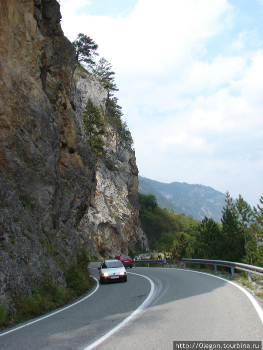 Дорога среди гор Черногория