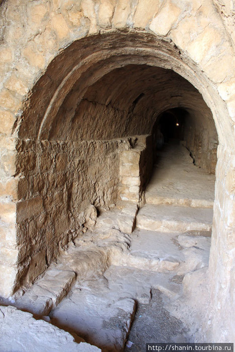 Вход в подземелье замка Масиаф Сирия