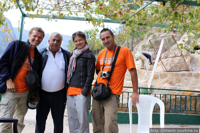 Кругосветчики с хозяином долины Кадиша Бишари, Ливан