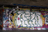 Граффити по мостом