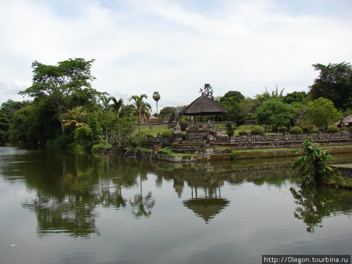 Отражение Бали, Индонезия