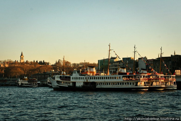 корабли на Босфоре Стамбул, Турция