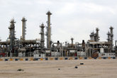 Нефтеперерабатывающий завод — тоже достопримечательность. Все же нефть — главный экспортный товар острова. Завод построен недалеко от места, где заработала первая на Бахрейне скважина.