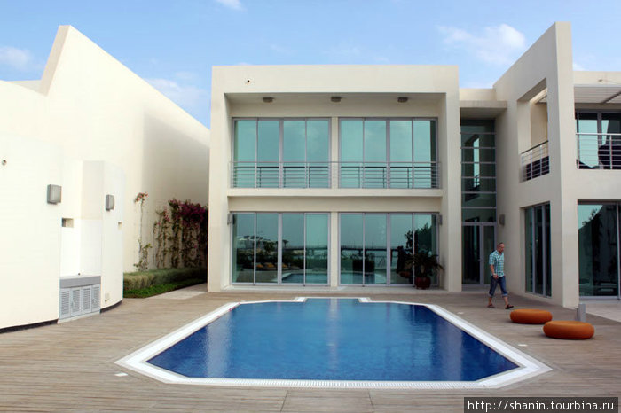 Дом с бассейном Южная мухафаза, Бахрейн