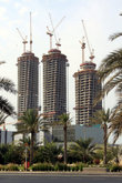 Строятся сразу три башни-небоскреба