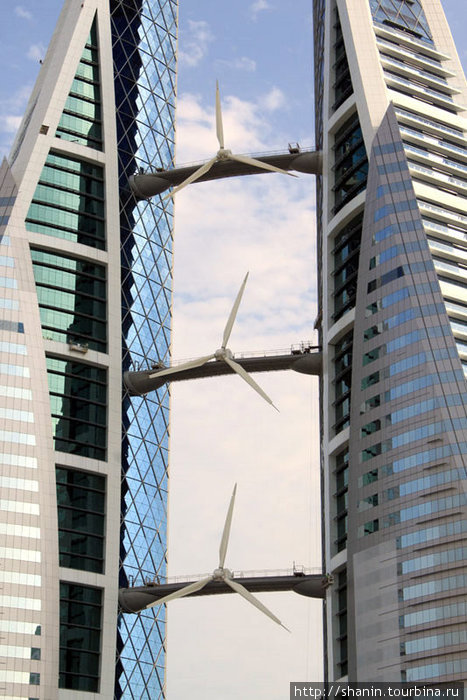 Электрогенераторы между двумя башнями Манама, Бахрейн