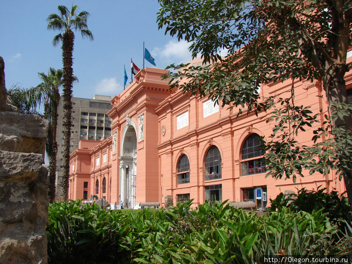 В самом центре расположен главный музей Египта Каир, Египет