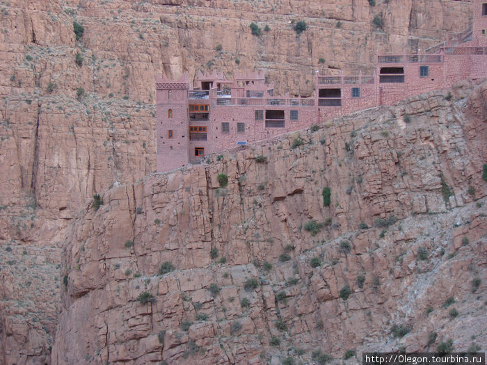 Приглядись к фотографии- увидишь не просто розовую скалу Бульман, Марокко