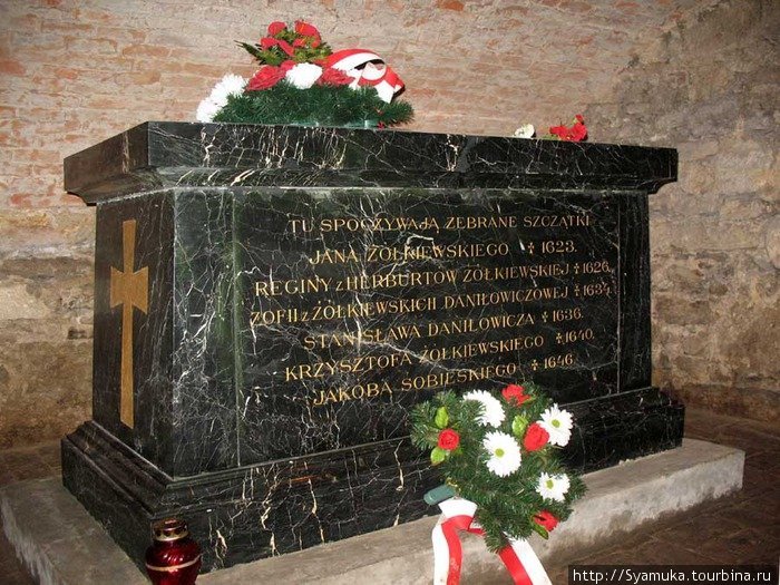 Этот саркофаг — семейная усыпальница семейства Жолкевских — Собесских (фото из интернета) Жолква, Украина