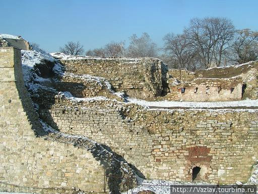 Можно оценить толщину стен Белград, Сербия