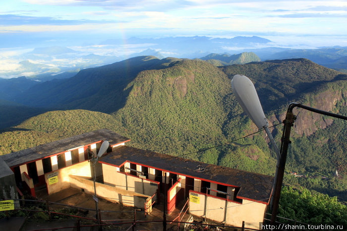 Вид с вершины Пика Адама Шри Пада Пик (Пик Адама 2243м)  заповедник дикой природы, Шри-Ланка