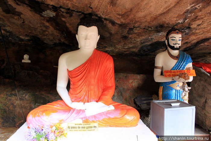 Будда под скалой Шри Пада Пик (Пик Адама 2243м)  заповедник дикой природы, Шри-Ланка