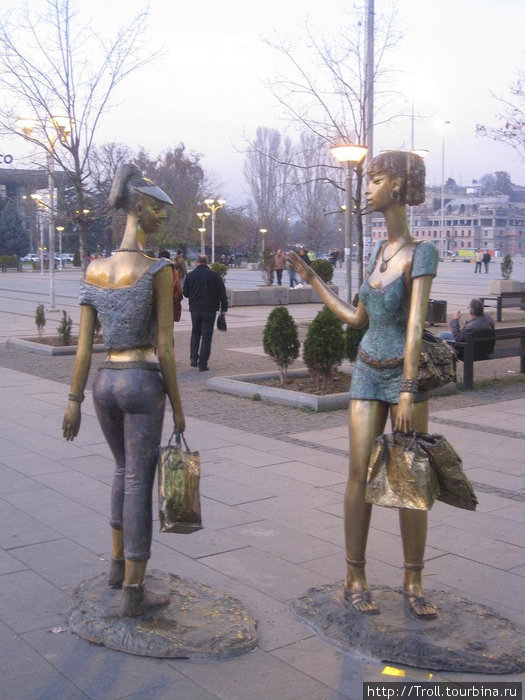 Еще гламурные девки. Но другие, и на другом конце города. Нигде от них спасу нет! Скопье, Северная Македония