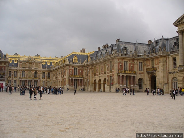 Площадь перед Мраморным двориком версальского дворца