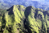 Вид с вершины скалы Элла Рок на Малый Пик Адама — на противоположной стороне провала Элла Гэп