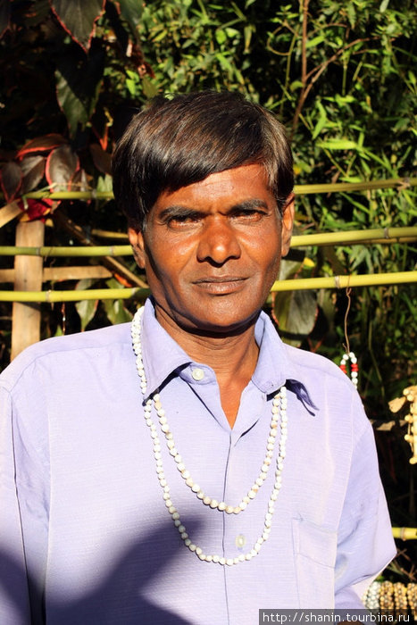Продавец сувениров — а тропе к Малому Пику Адама Элла, Шри-Ланка