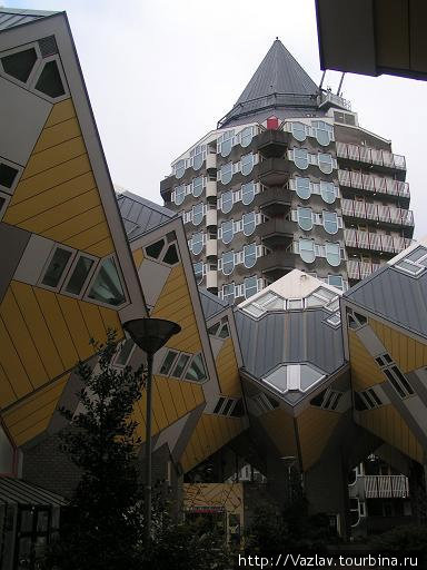 Того и гляди, кубик упадёт на голову Роттердам, Нидерланды
