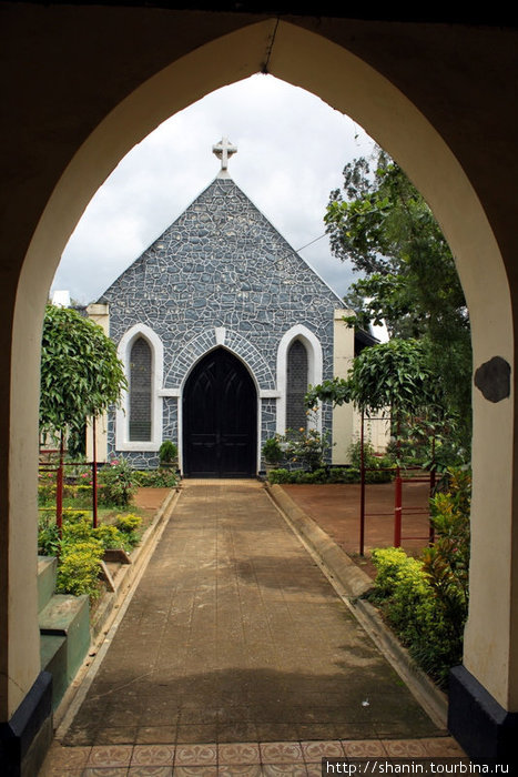 Арка входных ворот англиканской церкви Бадулла, Шри-Ланка