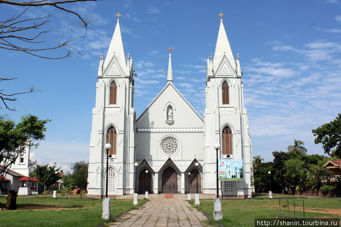Белая католическая церковь Негомбо, Шри-Ланка