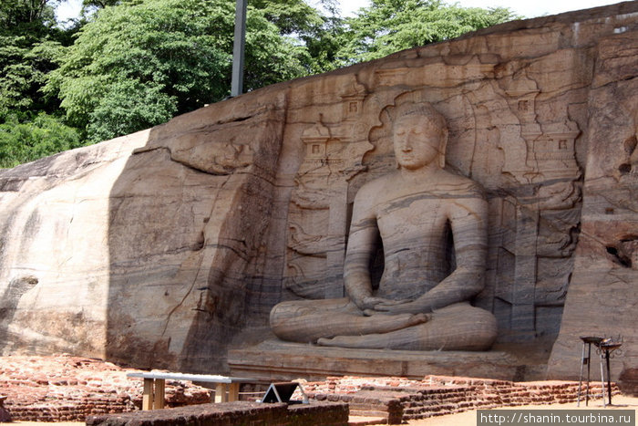 Сидящий Будда Полоннарува, Шри-Ланка