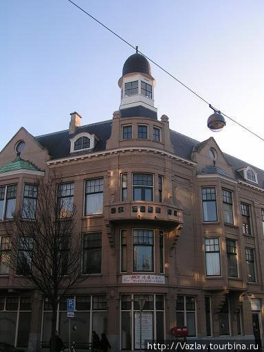 Угловое здание Гаага, Нидерланды