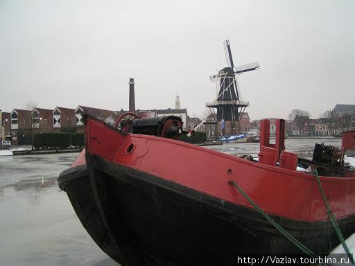 Баржа и мельница — две приметы Голландии Харлем, Нидерланды