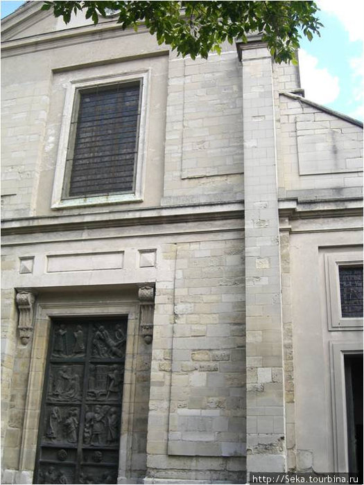 Церковь Сен-Пьер-де-Монмартр / St-Pierre-de-Montmartre