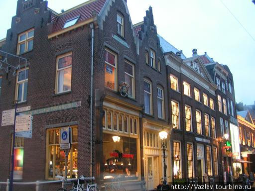 Дома с подсветкой смотрятся по-новому Делфт, Нидерланды