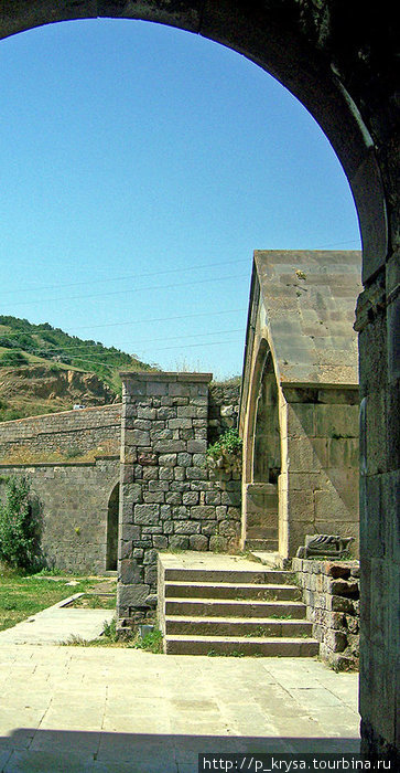Вход в монастырь Татев, Армения