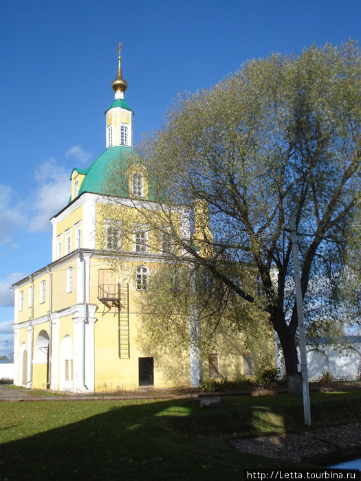Церковь на территории Никольского монастыря Переславль-Залесский, Россия