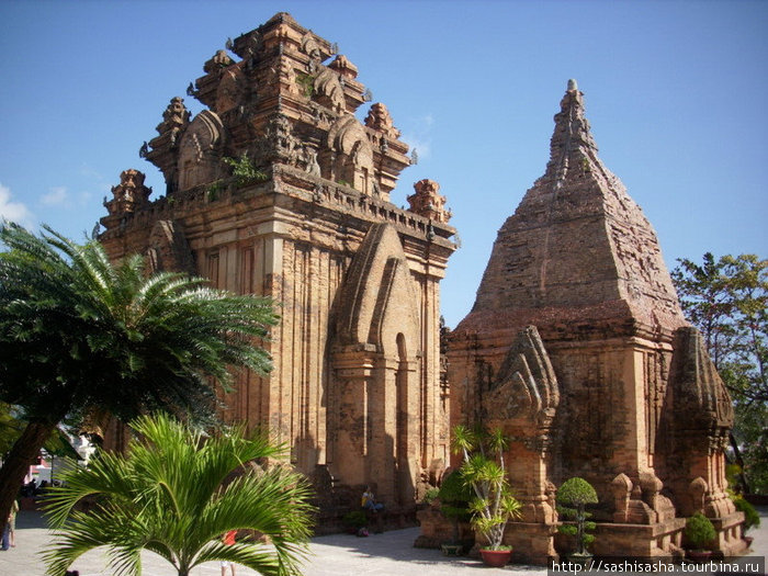 Чамские башни По Нагар, время постройки VII — XII век. Нячанг, Вьетнам