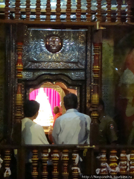 Зуб Будды в этой светящейся штуке Шри-Ланка