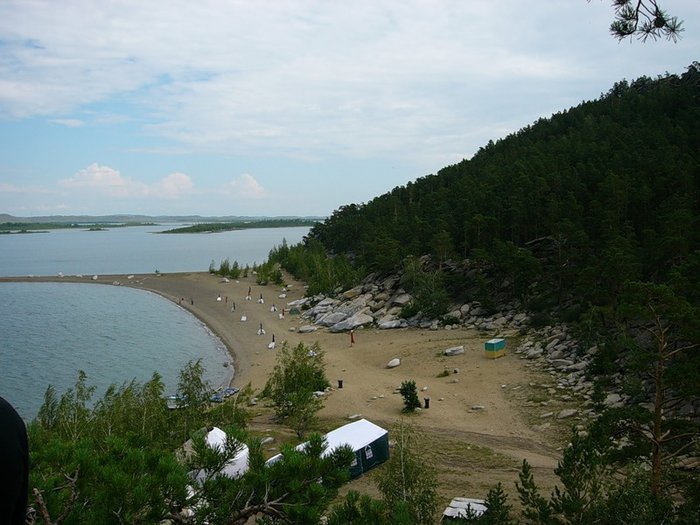 Городской пляж на озере / Vodná plocha Jazero