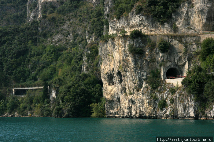 тоннель в горах Рива-дель-Гарда, Италия