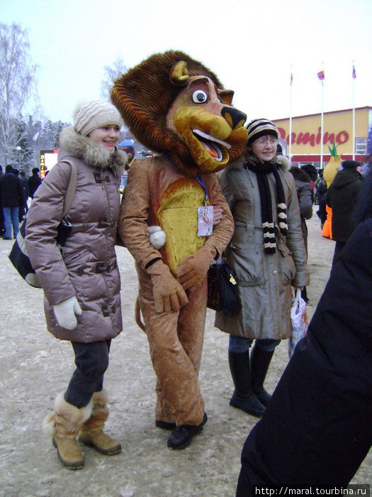 Ну, как же не сфотографироваться со львом Бонифацием! Рыбинск, Россия