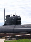 Подводная лодка Б-440 была построена в 1970 г., в движение она приводилась дизелем, несла на себе торпеды и искала в океане корабли НАТО. А в 1998 г. была списана и позже переоборудована в музей.