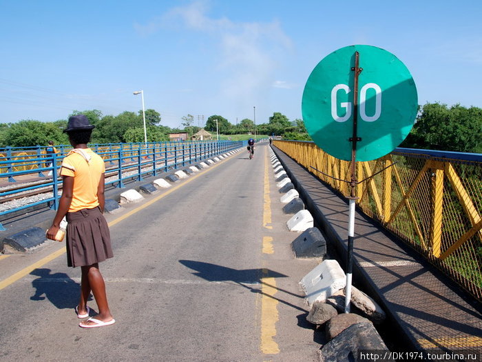 на мосту Ливингстон, Замбия