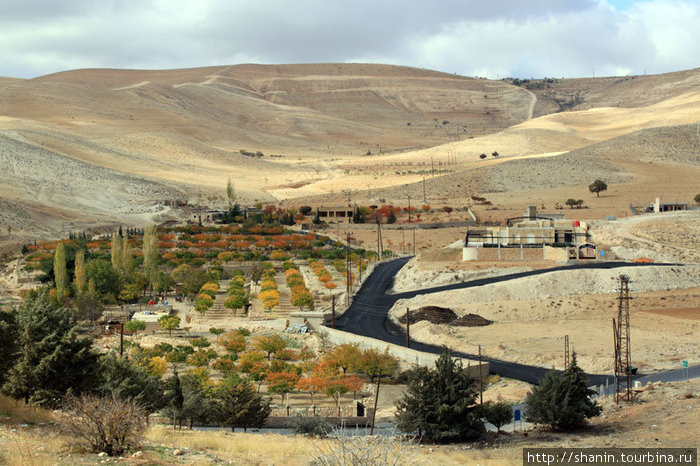 Вид на окрестности монастыря Сергия и Вакха Маалула, Сирия