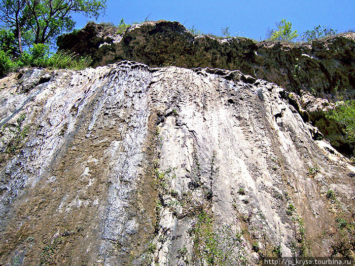 Минеральный водопад у Чертова моста Воротанское ущелье, Армения