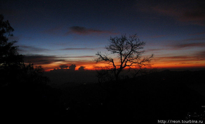 Вот-вот покажется солнце... Бромо-Тенггер-Семеру Национальный Парк, Индонезия
