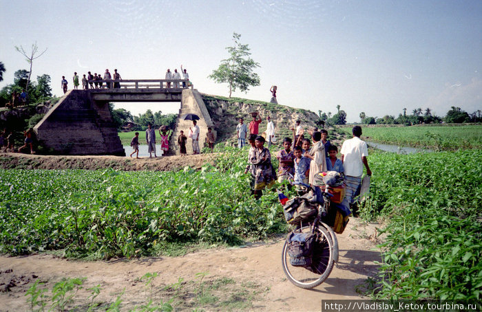 С местными жителями Бангладеш