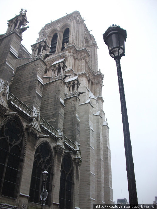 Улица, фонарь ... собор. Париж, Франция