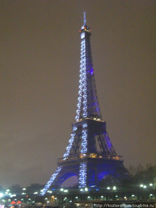 Сияние Эйфелевой башни. Париж, Франция