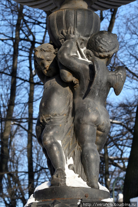 Ангелы в Румянцевском саду. Санкт-Петербург, Россия