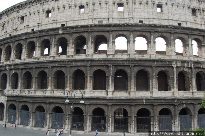 Колизей впечатляет Рим, Италия