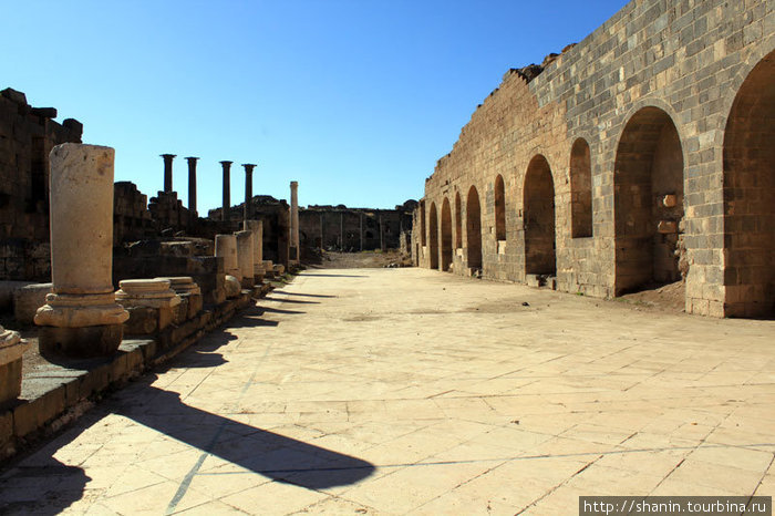 Руины римских бань Босра, Сирия