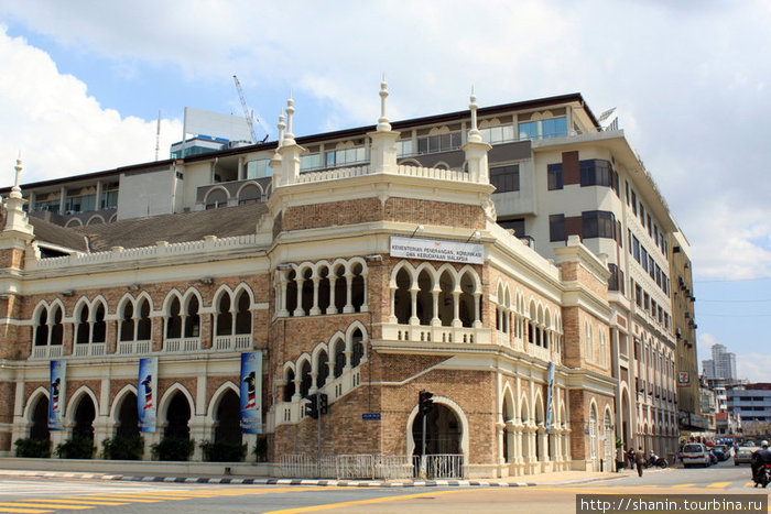 Угол здания дворца Абдуллы Самада Куала-Лумпур, Малайзия