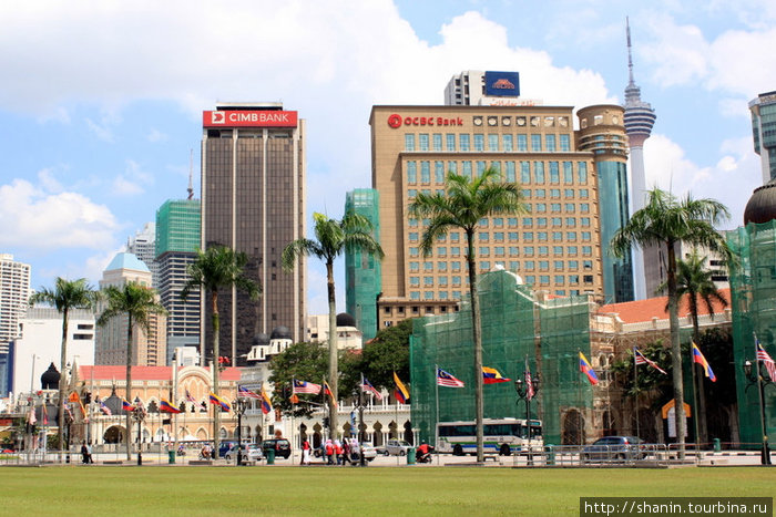 Вид на Куала-Лумпур с площади Мердека Куала-Лумпур, Малайзия