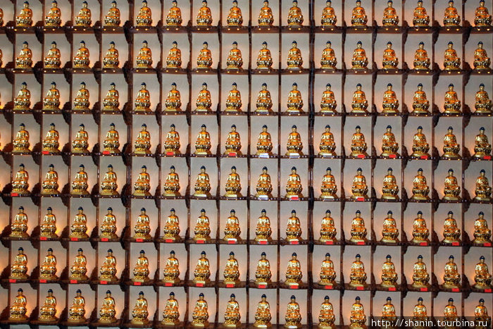 Миллионы Будд в монастыре на улице Джалан Ампанг Куала-Лумпур, Малайзия